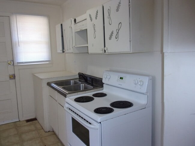 Building Photo - 502 Brendale Dr