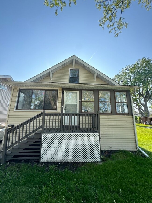 Building Photo - 768 Greenbay Ave