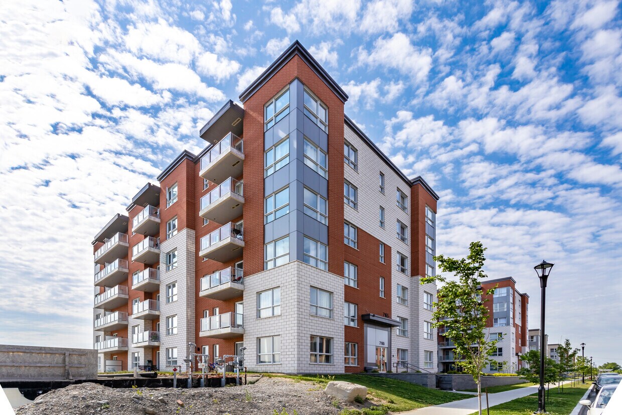 7195-7195 De Lunan, Brossard, QC J4Y 0S2 Apartments - 7195-7195 De