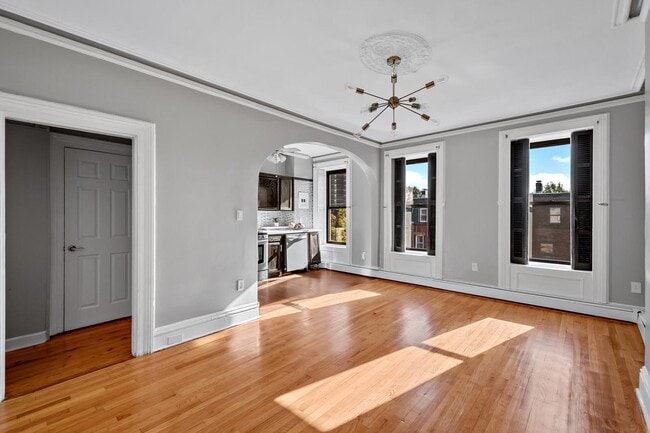 Building Photo - 544 Bramhall Ave