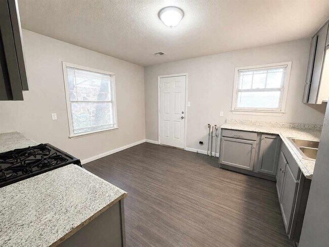 Building Photo - 515 E Indian Dr