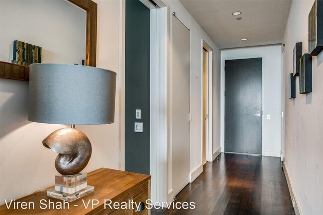Building Photo - 1 br, 1 bath House - 2408 Victory Park lan...