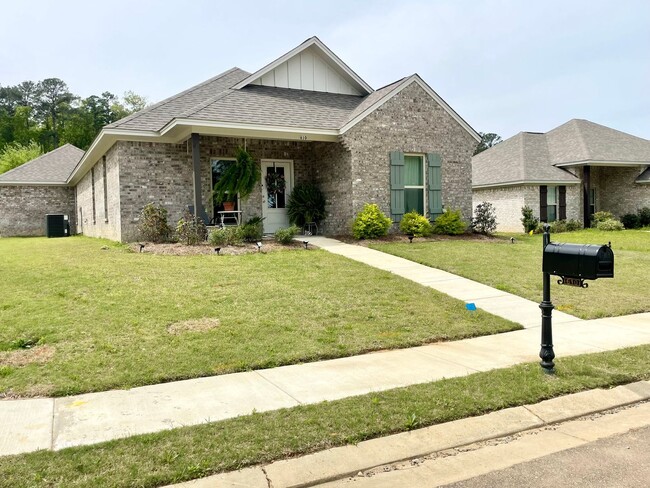 Beautiful 3/2 + office home for rent next to Brandon High School! - Beautiful 3/2 + office home for rent next to Brandon High School!
