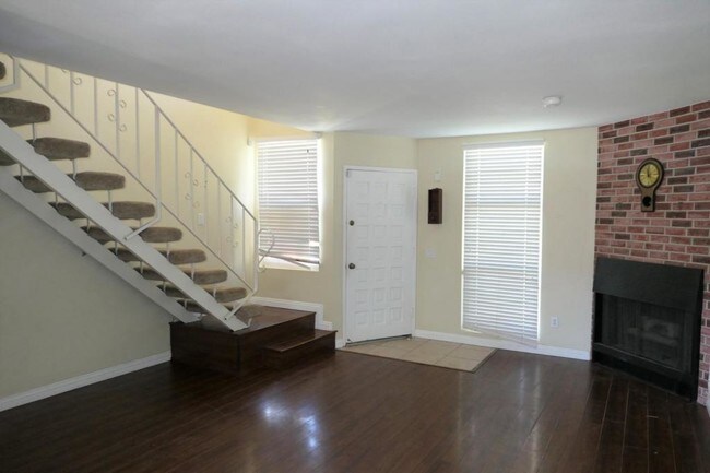Building Photo - 1400 Everton Pl