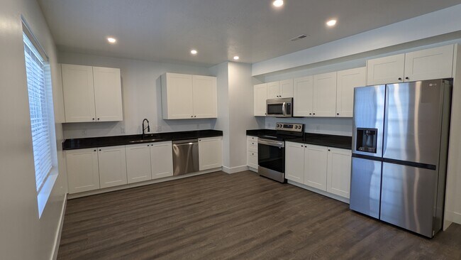 Building Photo - 6204 Moon Valley Dr