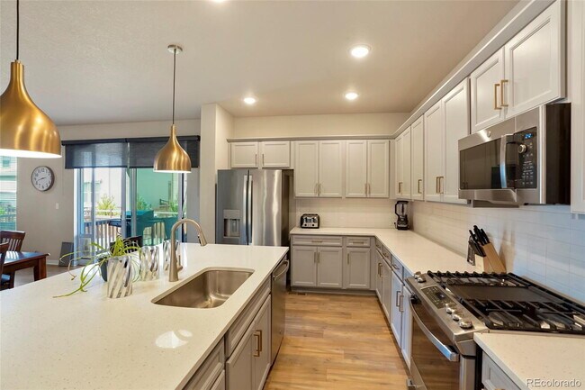 Foto del edificio - AVAILABLE SEPTEMBER 1ST!! "Spacious 3-Bedr...