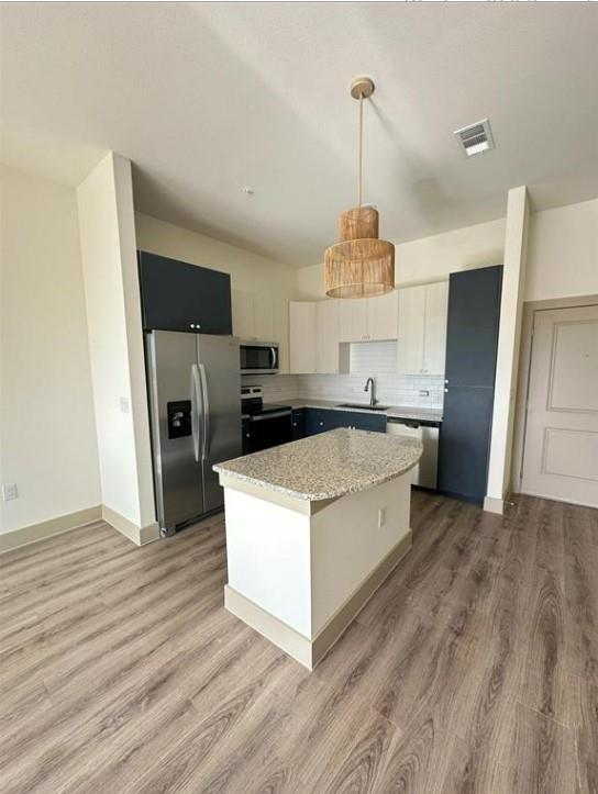 Foto principal - 18210 Park Row Dr