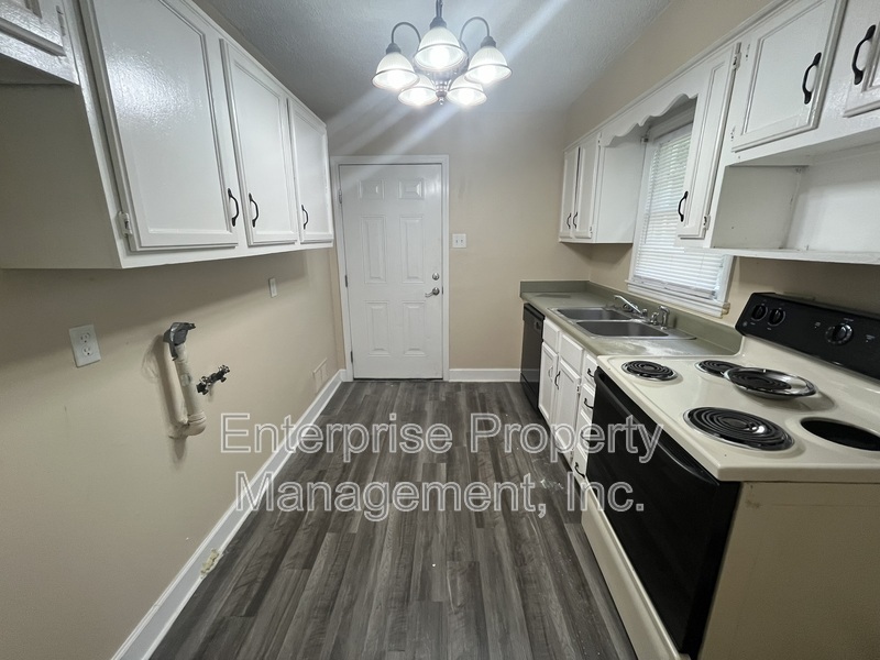 Building Photo - 1250 S Perkins Rd