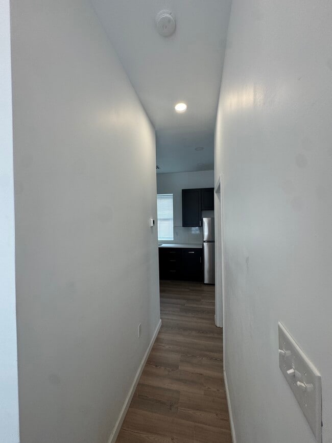 Building Photo - 839 S Jackson St