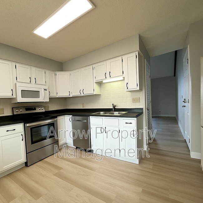 Foto del edificio - 3600 Briarwood Ave