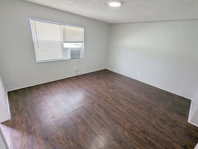 Foto del edificio - 506-512 Northwood Road