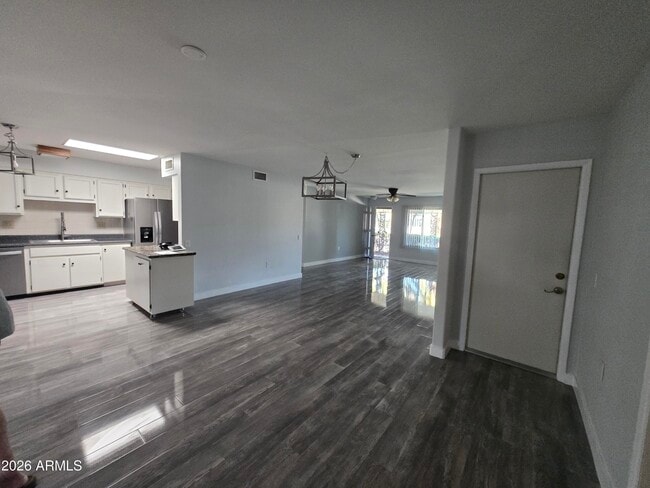 Building Photo - 10049 W Oakmont Dr