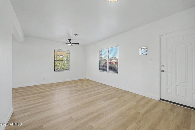 Foto del edificio - 156 W Highland Ave