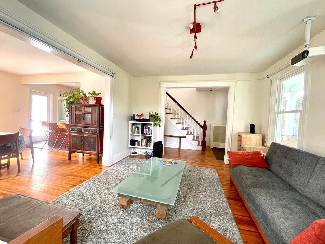 Primary Photo - 420 Montgomery St