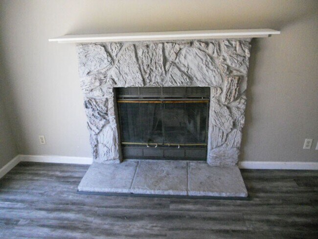 Foto del edificio - Single story 3 br/2bath/2car Home