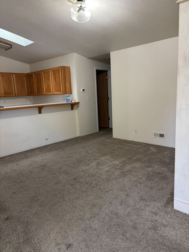 Foto del edificio - 640-642 W Helen Ave