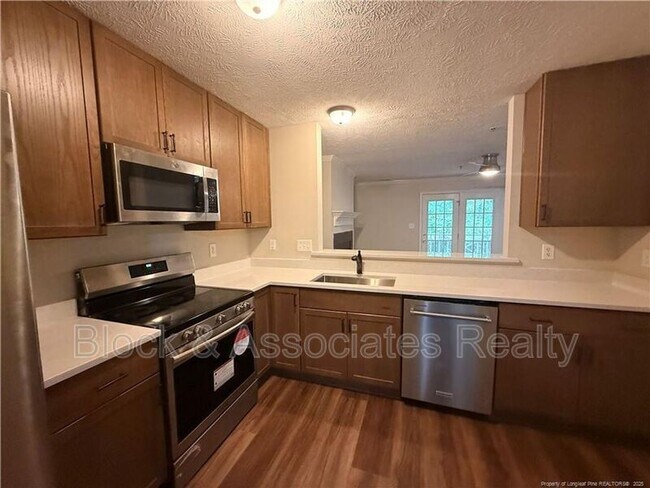 Foto del edificio - 412 Bubble Creek Ct