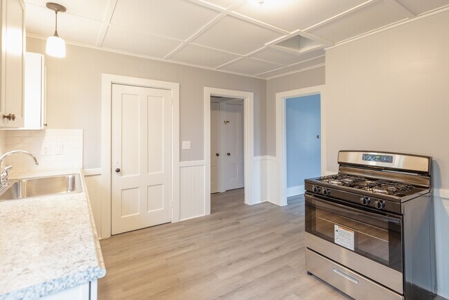 Building Photo - 235 Standish Ave