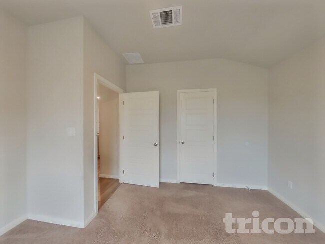 Foto del edificio - 13681 Paxton Blvd