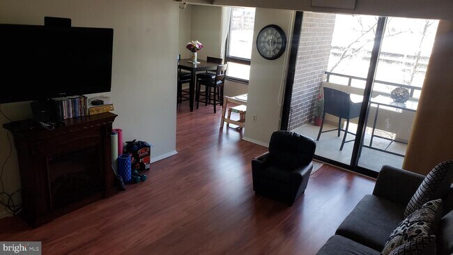 Foto del edificio - 1808 Old Meadow Rd