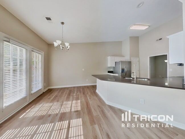Building Photo - 2403 Glen Meadow Dr