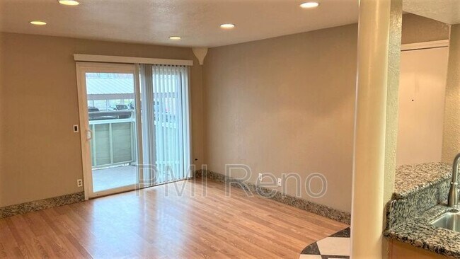 Foto del edificio - 7690 Bluestone Dr