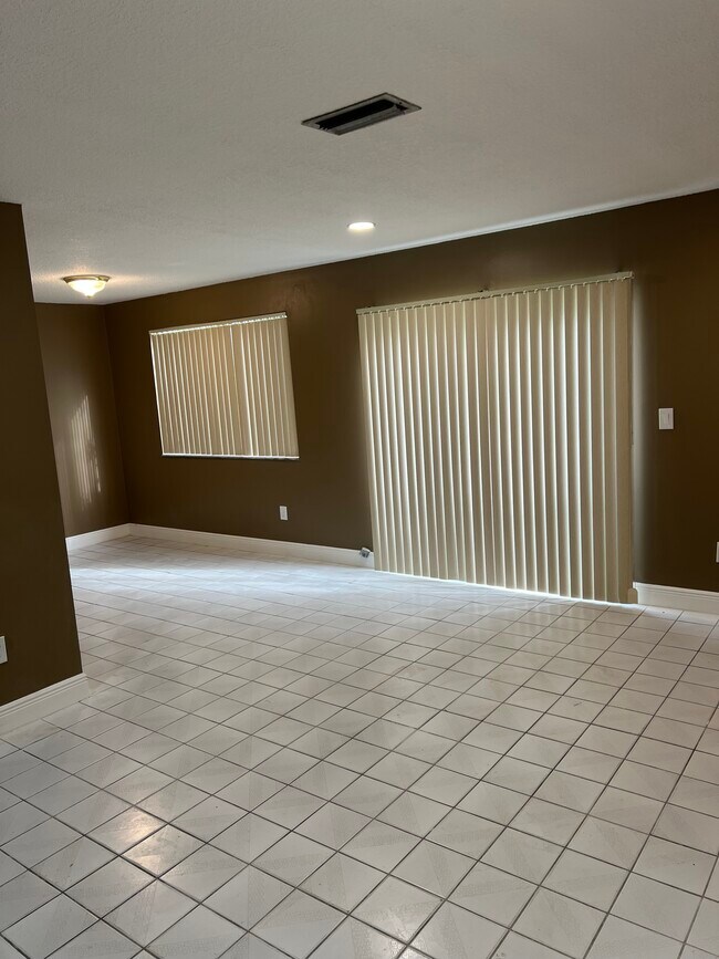 Foto del edificio - 5335 NW 5th St