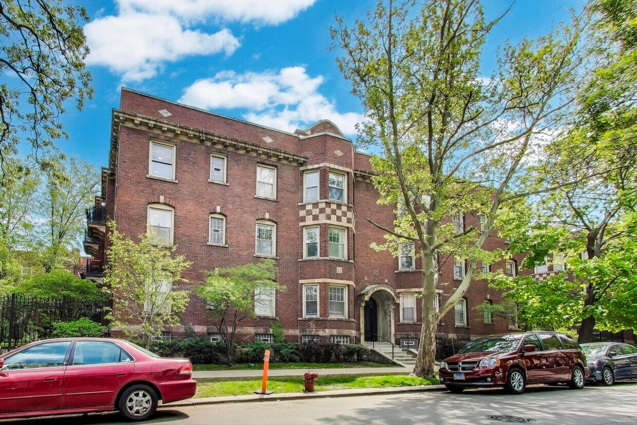 Foto principal - 5325 S Harper Ave