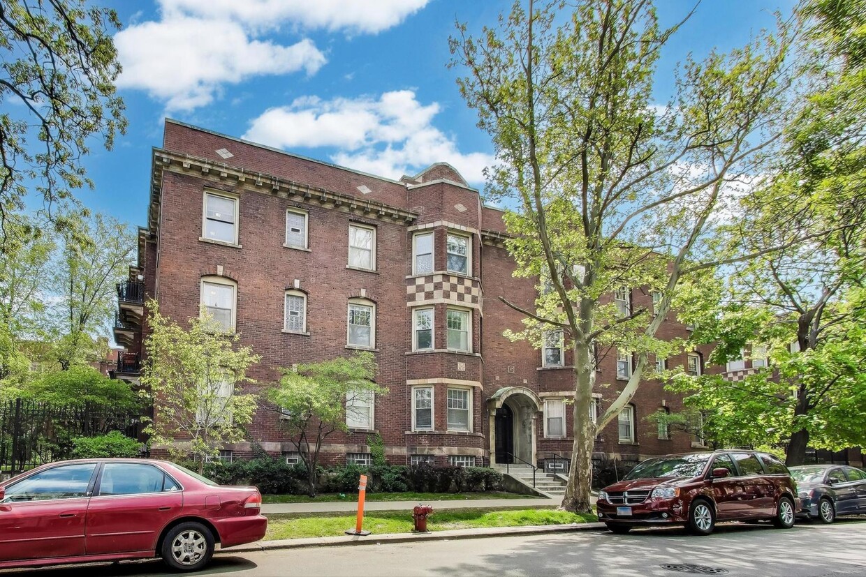 Primary Photo - 5325 S Harper Ave