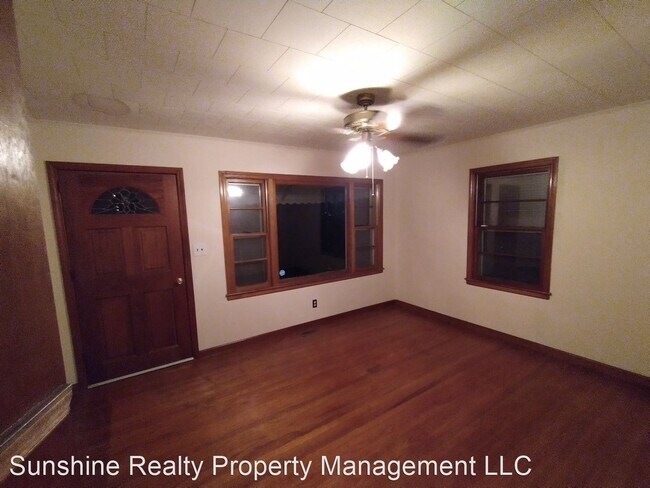 Building Photo - 2 br, 1 bath House - 221 S. School St