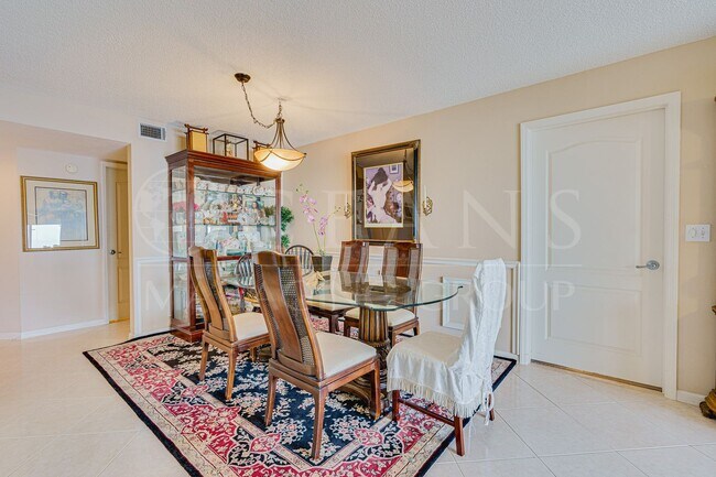 Building Photo - FURNISHED 2 Bedroom Condo in Daytona Beach...