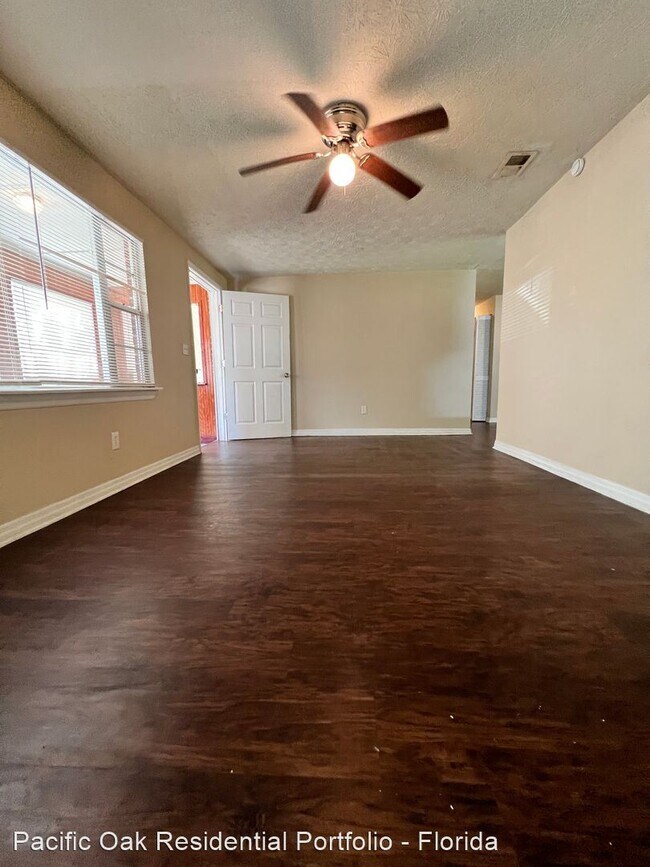 Building Photo - 3 br, 1.5 bath House - 3131 Placeda St