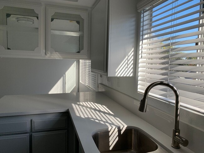 Building Photo - Julian House (DMM125)