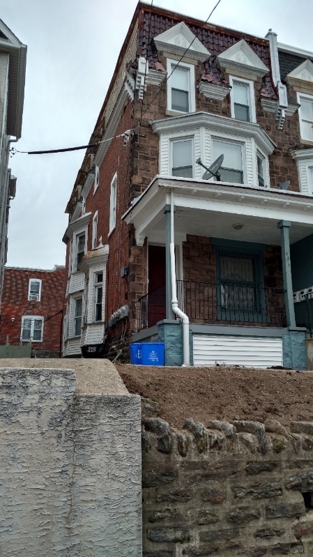 Building Photo - 431 E Walnut Ln