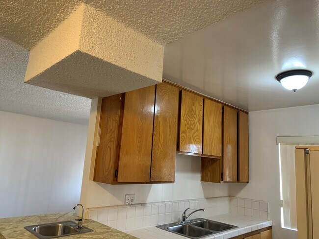 Building Photo - 6415 Brynhurst Ave