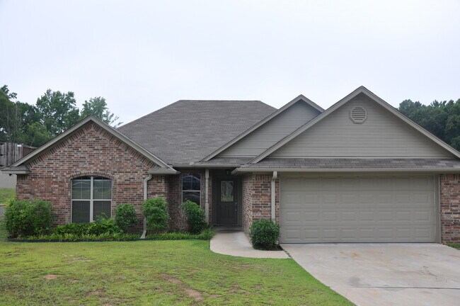 Foto del edificio - Coming Soon! Lovely 3 Bedroom 2 Bath Home ...