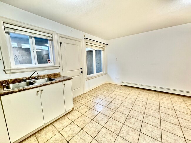 Building Photo - 14868 72 Av