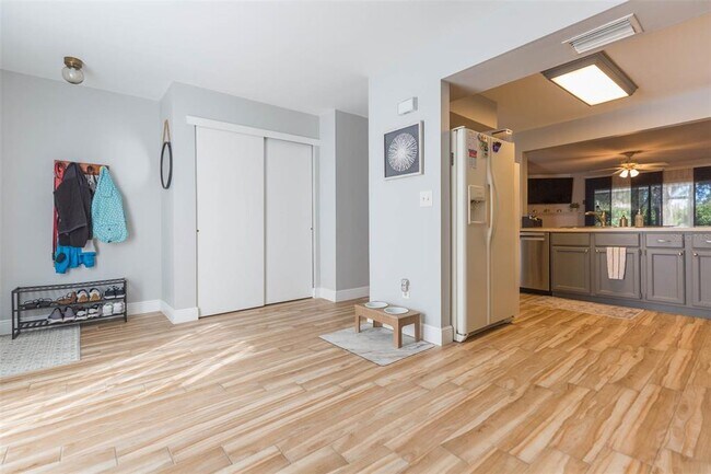 Foto del edificio - 14123 Trouville Dr