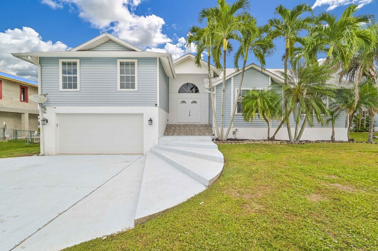 Primary Photo - **Direct Gulf Access Pool Home! 4 BED/3 BA...