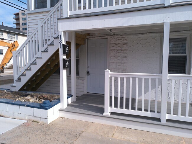 Building Photo - 131 N Harvard Ave