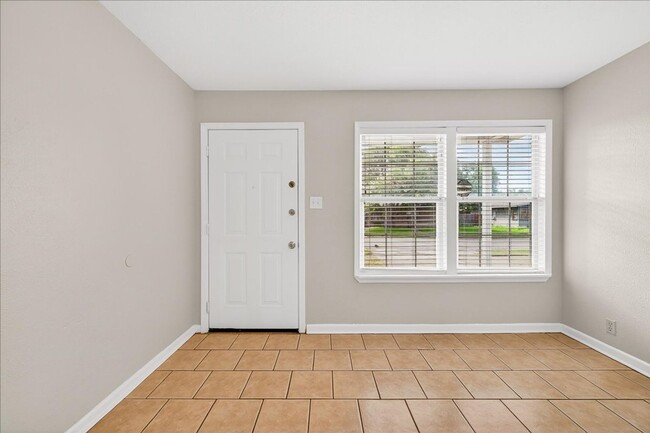 Building Photo - 929 Ashland Dr