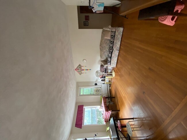 Building Photo - Charming 2 Bedroom-No Broker Fee