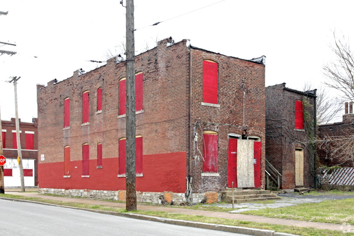 Building Photo - 4401-4405 Vista Ave