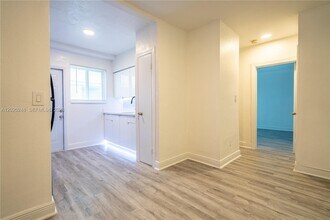 Building Photo - 7325 Carlyle Ave