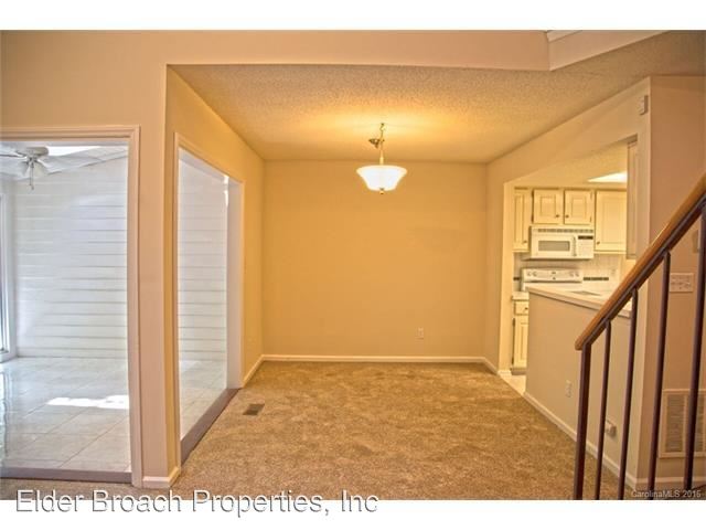 Building Photo - 9024 Saint Thomas Ln