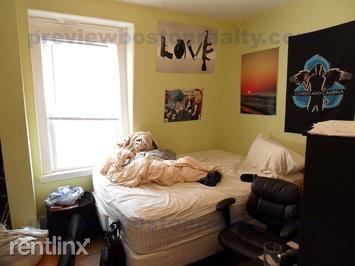 Building Photo - 12 Greylock Rd