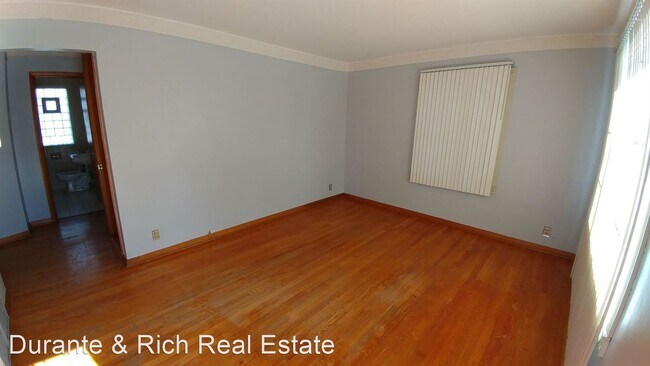 Foto del edificio - 3 br, 1.5 bath House - 8212 W Lisbon Ave