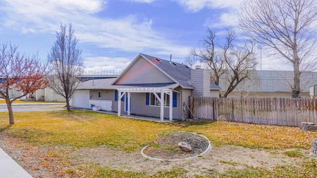 Building Photo - Fully furnished- Long and short term rental in Lehi! Boat and RV parking available.
