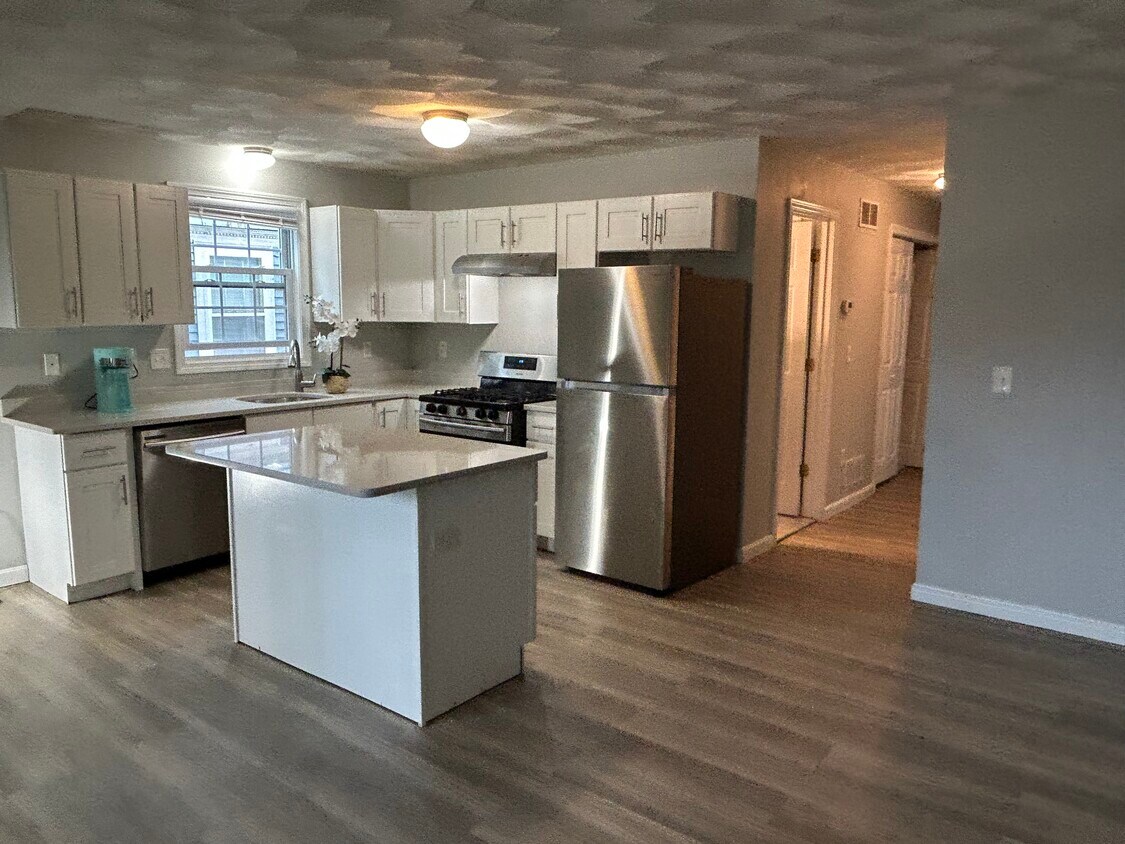 Kitchen with stainless steel appliances - 907 Smith St