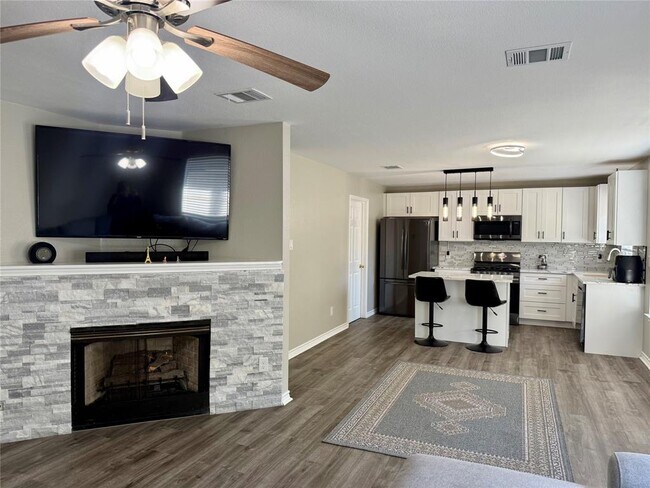 Foto del edificio - 1002 Port Daniel Dr